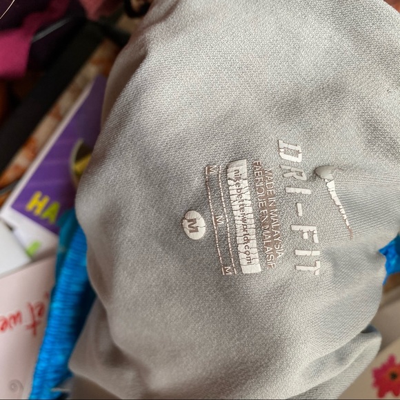 NIKE Dri Fit - Picture 2 of 9